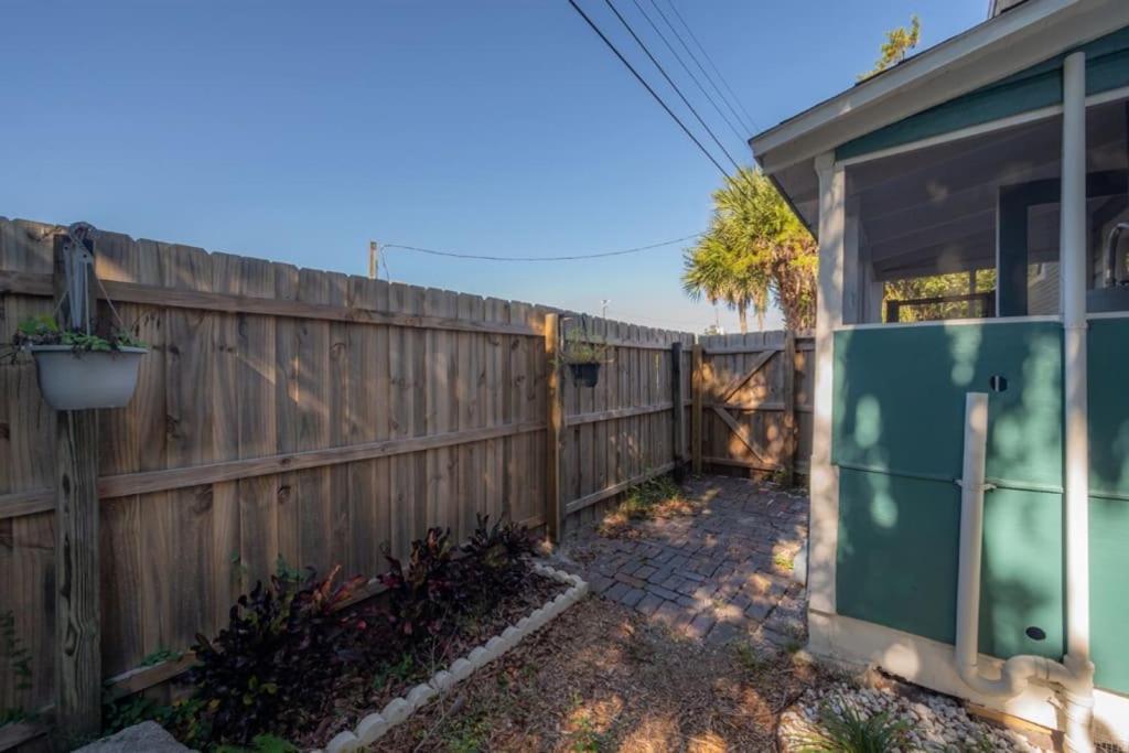 Serene Beachy Bungalow With Large Screened Porch! تامبا المظهر الخارجي الصورة