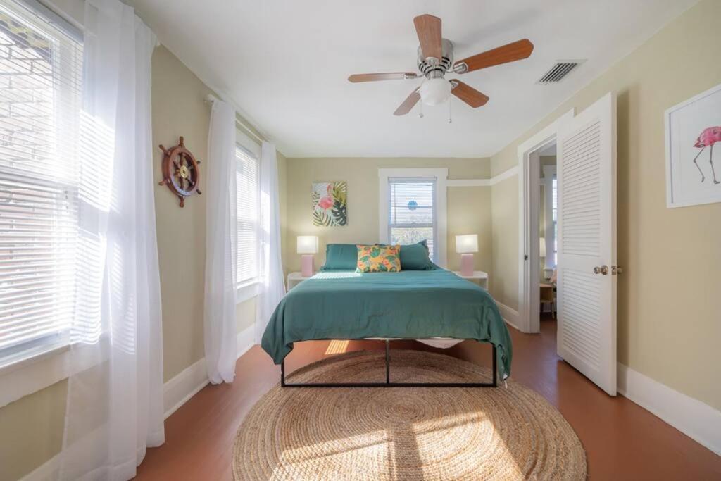 Serene Beachy Bungalow With Large Screened Porch! تامبا المظهر الخارجي الصورة