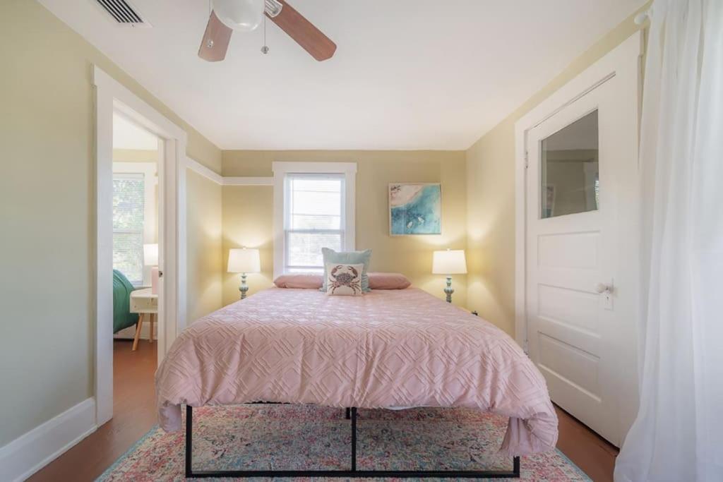 Serene Beachy Bungalow With Large Screened Porch! تامبا المظهر الخارجي الصورة