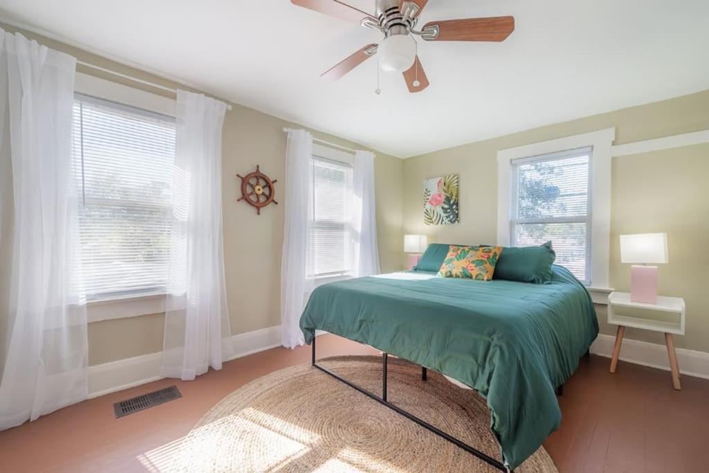 Serene Beachy Bungalow With Large Screened Porch! تامبا المظهر الخارجي الصورة